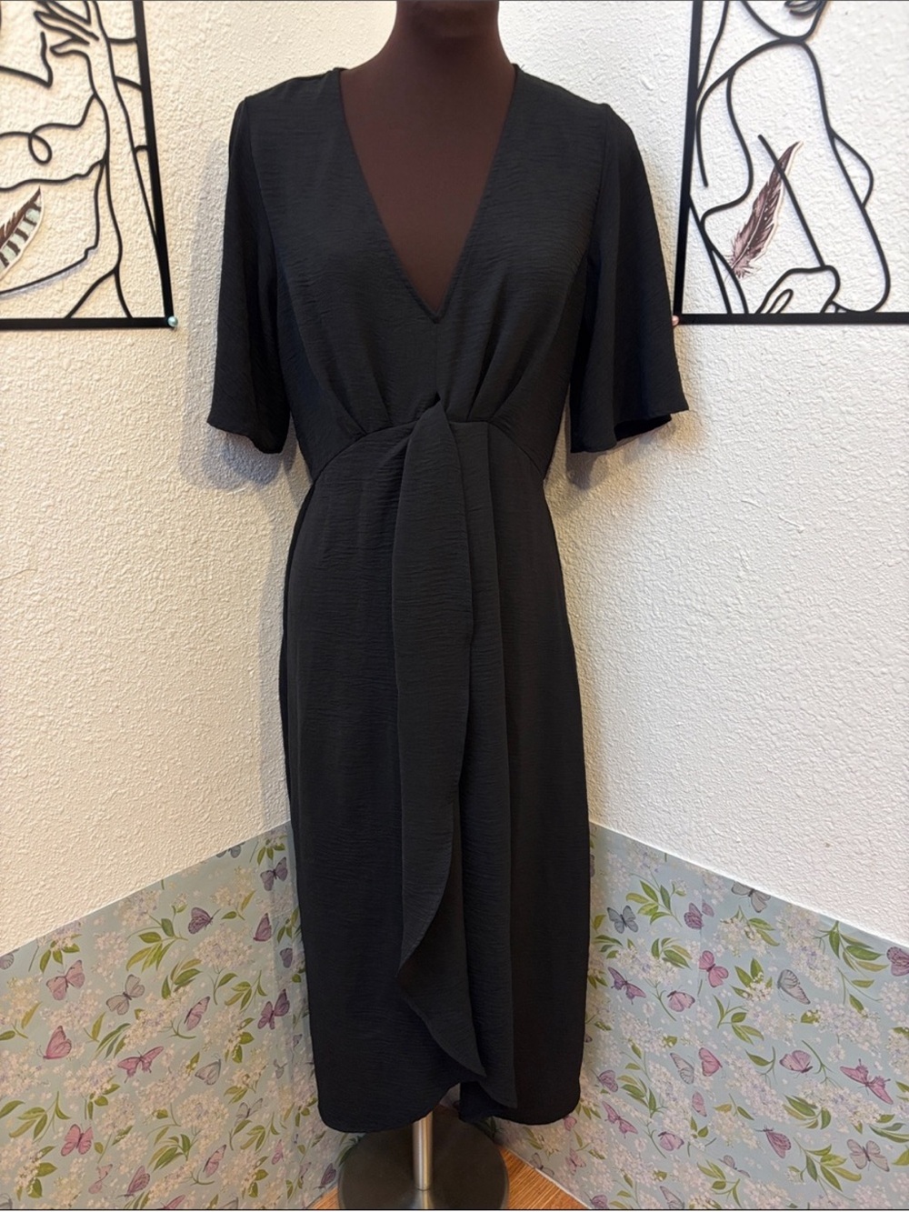 Vintage 1990's Gilli black split sleeve V-neck knot front midi dress. Size M